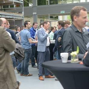 Netwerken en bijpraten in de pauze op het beursplein.