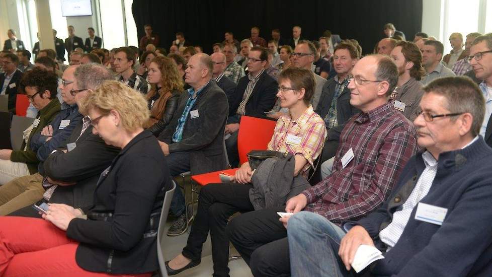 Volle zaal in de kantine bij de praktische workshops.