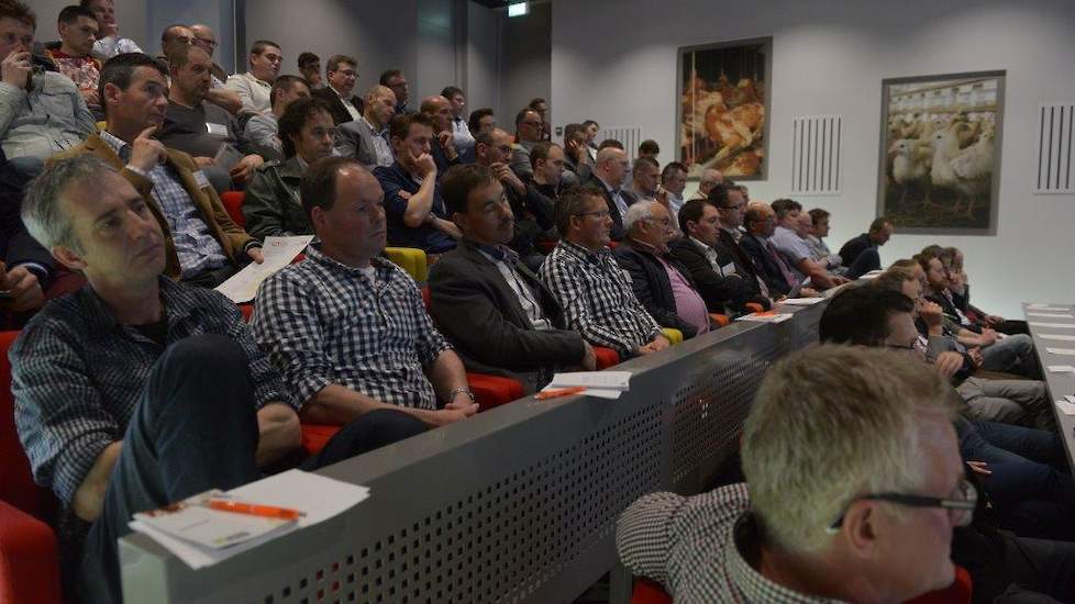 Aandachtig luisterden de deelnemers naar de inleiders in het Auditorium.