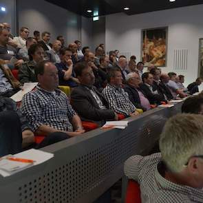 Aandachtig luisterden de deelnemers naar de inleiders in het Auditorium.