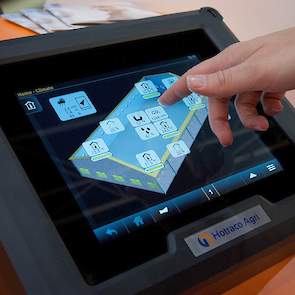 Klimaatspecialist Hotraco presenteerde zijn nieuwe klimaatcomputer Fortica, als opvolger van de Orion. Als eerste managementcomputer voor klimaat- en voersystemen kan de computer volledig via het touch screen bediend worden. Via een PC-applicatie is de co