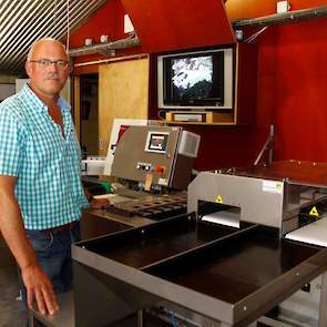 Na twaalf jaar konden ze in november 2013 eindelijk beginnen met het verlengen van beide stallen voor vleeskuikenouderdieren. „Mijn doel was om de uitbreiding voor mijn vijftigste gerealiseerd te hebben, uiteindelijk duurde dit veel langer”, vertelt de in