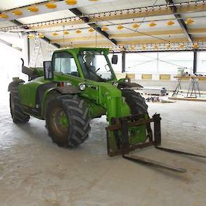 Voor het laden van kuikens en mest op zijn drie locaties beschikt Grefte over twee Merlo verreikers. Over deze machines is hij te spreken.