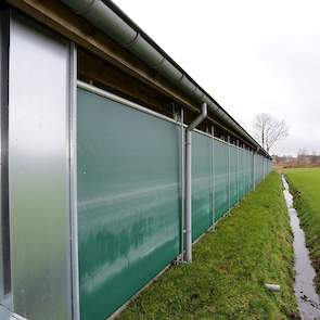 „Als je technisch goed draait en de opbrengstprijzen hoog zijn, kun je meer verdienen met reguliere kuikens. Maar als je een mindere koppel hebt zitten, kun je daar ook aan verliezen en die mindere koppels heb ik nu  minder” verklaart de pluimveehouder.