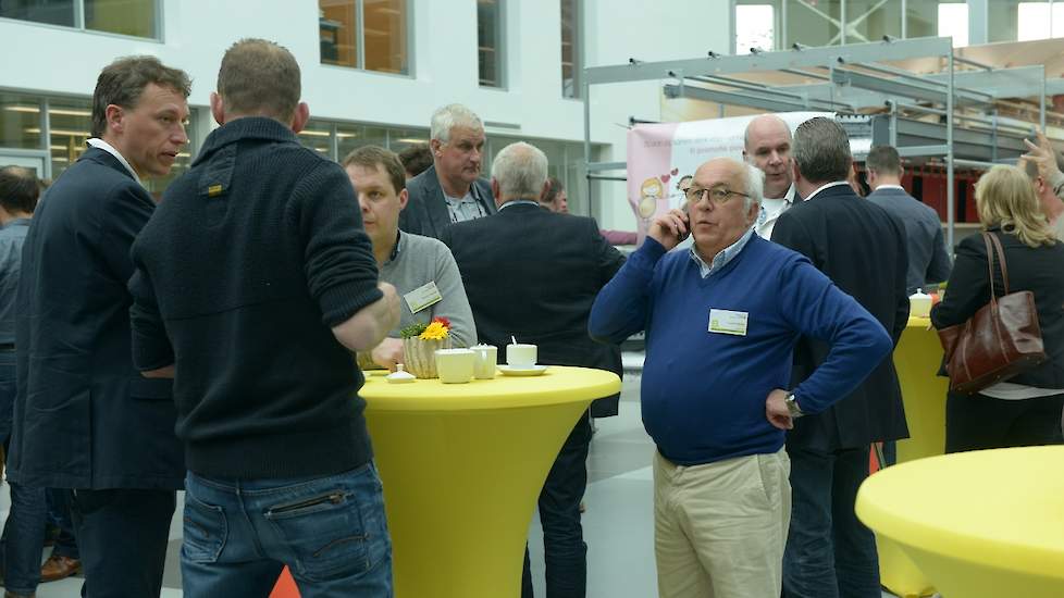 Voorafgaand aan het programma was er volop ruimte om te netwerken en ervaringen te delen op het beursplein.