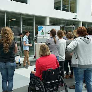 De studenten kregen een rondleiding op de Venco Campus van stalinrichter Vencomatic Group.