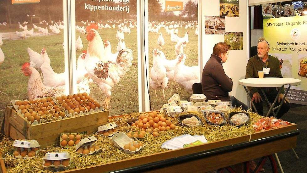 De consument ontdekt producten van biologische pluimveehouders. Eieren en vlees krijgen meer ruimte in de specialistische handel en zeker ook in de supermarkt.