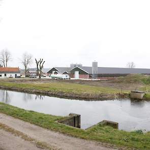 De Brabantse vleeskuikenhouders houden zaterdag 26 maart van 14:00 uur tot 18:00 uur een open dag aan de Koekoekendijk 10, 4782 PK in Moerdijk. Donderdag 31 maart arriveren de eerste kuikens. Lees het ondernemersverhaal van Toine en Carla Verhoef zaterdag