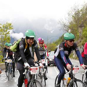 De saamhorigheidsklim startte om 17:30 uur beneden. Met de hele groep naar boven om gezamenlijk de finish over te gaan.