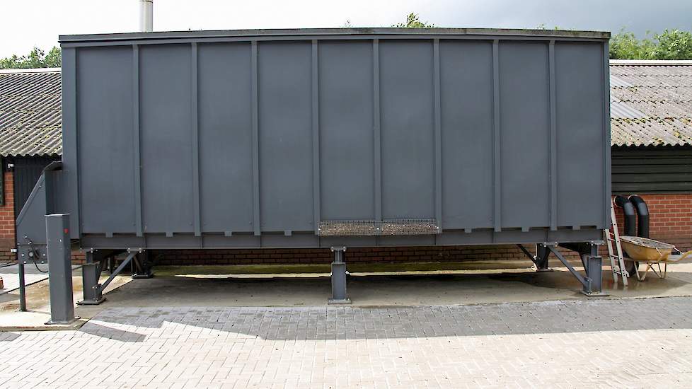 In deze container moet Van Oosterhout de houtsnippers kiepen.