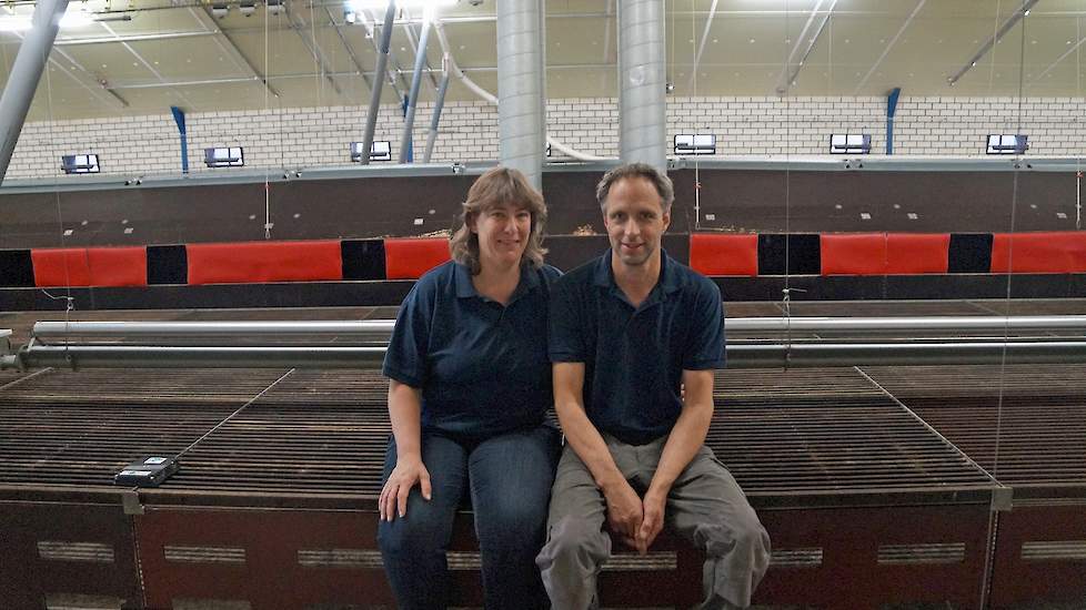 Moe maar voldaan, na een druk weekend waarin Joan en Sonja ook op zaterdag hun 25-jarige bruiloft vierden. „We zijn ontzettend blij met de hulp van collega vermeerderaars en vertegenwoordigers die de rondleidingen mee verzorgden. Dat kun je niet alleen. W