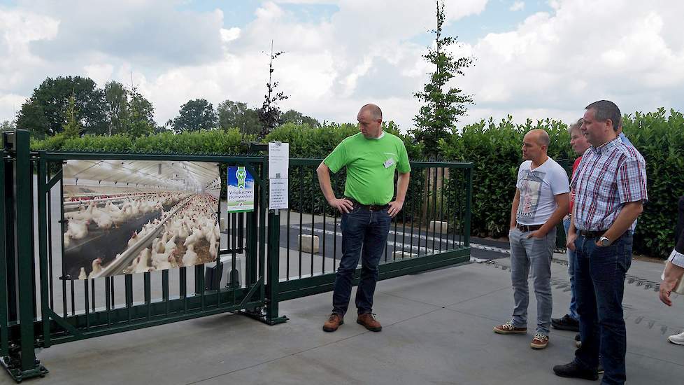 Op vrijdag 1 juli hield van Haandel een open avond voor collega pluimveehouders, leveranciers en afnemers. „Een drukke gezellige avond. Zelfs de leverancier van koffie, chauffeurs van de verzinkerij etc. kwamen een kijkje nemen”, zegt Sonja van Haandel. O