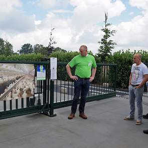 Op vrijdag 1 juli hield van Haandel een open avond voor collega pluimveehouders, leveranciers en afnemers. „Een drukke gezellige avond. Zelfs de leverancier van koffie, chauffeurs van de verzinkerij etc. kwamen een kijkje nemen”, zegt Sonja van Haandel. O