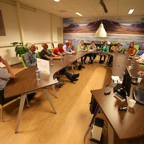 Na de presentatie van Tomesen stelden de twee thema parnters Hendrix Genetics en Verbeek Broederij en Opfok zich voor. Daarna was het tijd voor de stellingencarrousel, waarin de thema-partners aan de hand van een door Pluimveeweb aangedragen stelling met