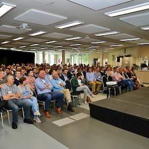 Na de pauze kwamen alle ruim 250 bezoekers bijeen in de grote zaal.