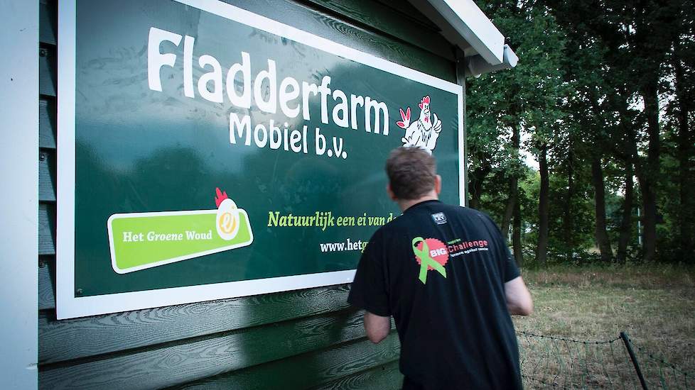 Van Agt heeft een legpluimveebedrijf, de Fladderfarm, en samen met een compagnon legpluimveebedrijf De Kakelhoeve in Oirschot. Voor dit project heeft hij Fladderfarm Mobiel b.v. opgericht. Hij bouwde samen met plaatsgenoot Cyriel Franken de caravan.