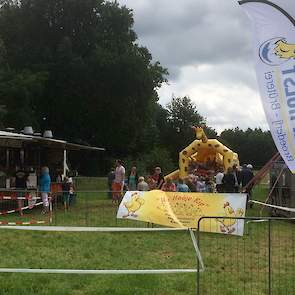 Familie Habraken organiseerde de open dag mede als sponsoring voor BIG Challenge. Met vijf familieleden fietsten of liepen ze de Alpe d'HuZes in de strijd tegen kanker. Deelnemende bedrijven sponsorden en de opbrengsten van kiphapjes en drank zijn voor BI