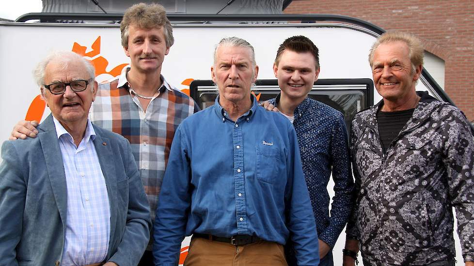 Het team Gezondheidsei bestaat uit (van links naar rechts) voormalig pluimveeonderzoeker Piet Simons, leghennenhouder Jan Noorlander, voedingsdeskundige Dick Oosterwijk, projectleider Jarrin Snetselaar en eierhandelaar Henk van Hamersveld.