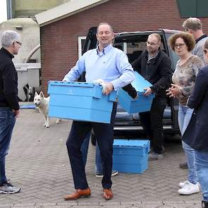 De actie Boenen bij de boeren mag best een succes heten gezien het aantal vrijwilligers dat komt opdraven.