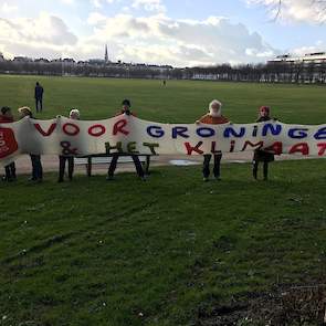 Op het Mailieveld lieten demonstranten uit onder andere Den Haag die de boeren kwamen ondersteunen een spandoek zien. Voor hen is nu de maat vol.