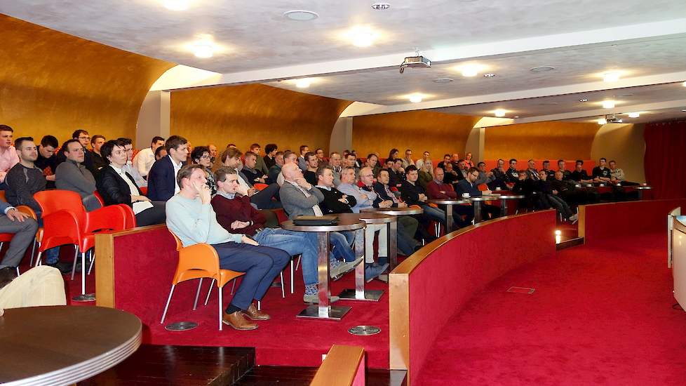 Alle 100 bezoekers luisterden aandachtig naar de presentaties van Boel en Wingens.