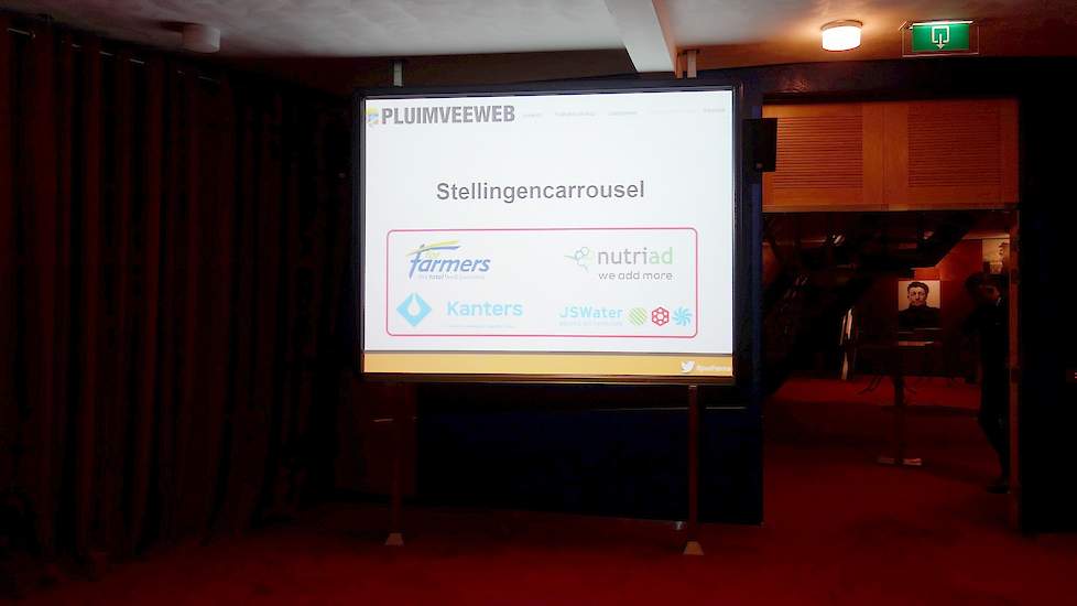 Na de twee presentaties was het tijd voor de stellingencarrousel waarin de bezoekers van de thema-avond over een door Pluimveeweb bedachte stelling discussieerden. Iedere thema-partner kreeg één minuut om hem of haarzelf en zijn of haar bedrijf voor te st