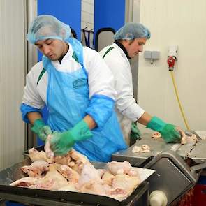 Alles begint met passie. Als keten heb je hetzelfde doel; het rendement, duurzaamheid en werkplezier van de pluimveesector verhogen. „Zet daarbij de mens centraal; zowel de boer als de werknemer in de slachterij. Mensen zien wat er gebeurt; kijk daarbij n