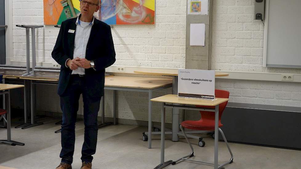 Na de twee presentaties was het tijd voor de stellingencarrousel waarin de deelnemers aan de thema-avond over een door Pluimveeweb bedachte stelling discussieerden. Iedere thema-partner kreeg één minuut om hem of haarzelf en zijn of haar bedrijf voor te s