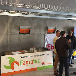 Een verkoper van de Belgische vertegenwoordiger Fagrotec was beschikbaar om de vragen van bezoekers op de open dag te beantwoorden.