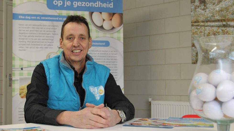 Hugo Bens is Alex Janssen opgevolgd als voorzitter van Stichting Blij met een Ei. „Met een goede promotie kan de eierconsumptie nog stijgen. Het zou mooi zijn als iedere legpluimveehouder Blij met een Ei en de mmmEggies ondersteunt. Samen sterk voor het N