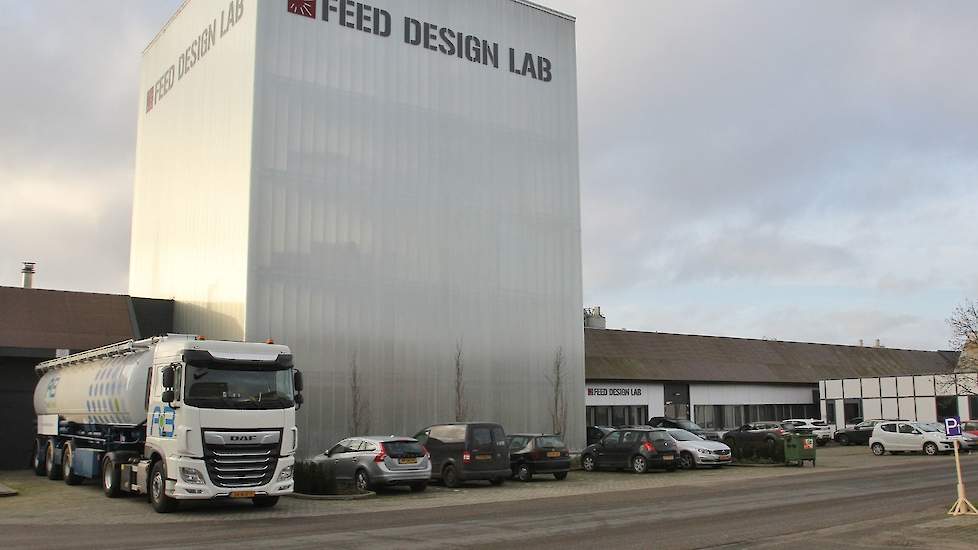 In 2007 ontstond het begrip ‘Feed Design Lab’ doordat bij een aantal bedrijven duidelijk werd dat verduurzaming en innovatie in diervoeders hard nodig was en alleen door samenwerking van de grond kon komen. Ze zagen de noodzaak in dat de sector met nieuwe