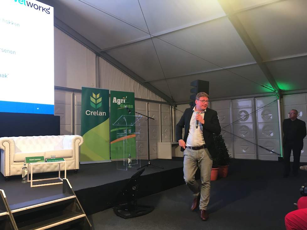 Pluimveedierenarts Maarten de Gussem van pluimveepraktijk Degudap uit het Vlaamse Izegem gaf afgelopen vrijdag 28 februari een presentatie tijdens een pluimveeseminar op de vakbeurs Agridagen in het Vlaamse Ravels.