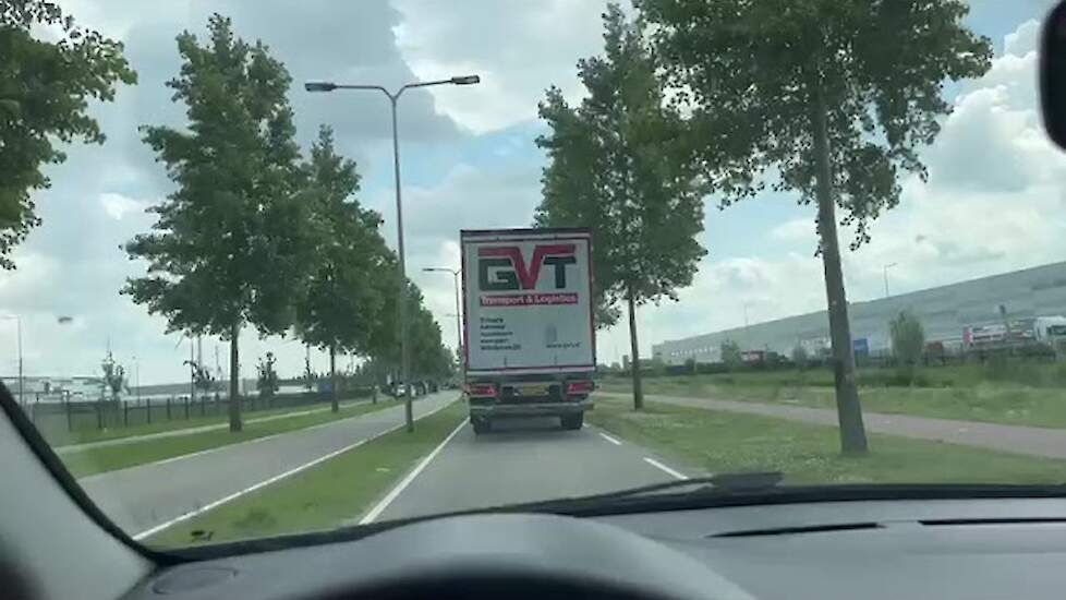 Boeren blokkeren distributiecentra in Oosterhout