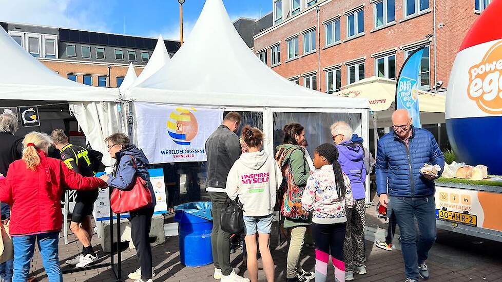 Zaterdag 14 oktober was de publieksdag in het centrum van Barneveld waarbij het ei centraal stond. Een gezellig feest. Kinderen konden puzzels maken en iedereen kon genieten van een lekker eitje of een internationaal eiergerecht.