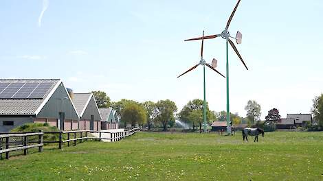 Gelderland houdt voet bij stuk: pluimveehouder heeft geen ontheffing nodig voor windmolens