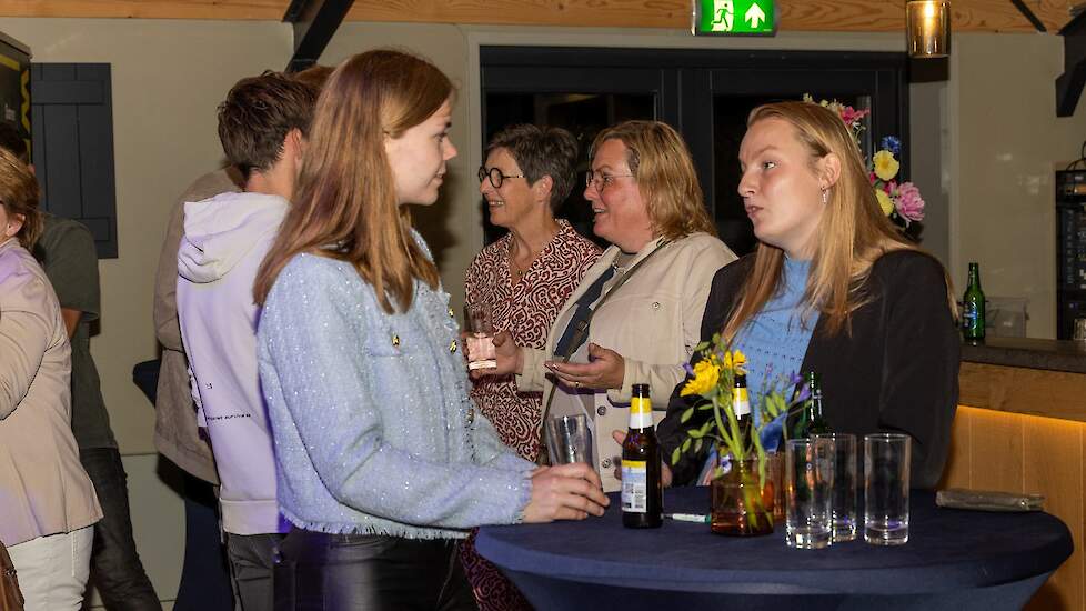 Nadat alle indrukken en de verkiezingsuitslag op iedereen was ingewerkt tijdens de borrel was het tijd om deze inspirerende dag af te sluiten.