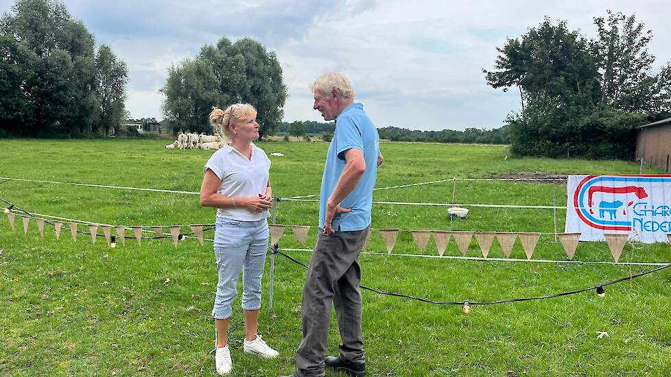 „Ik vond het geweldig om mee te doen aan dit diner. Het kost wat tijd, maar het is kei gezellig”, zegt Frank Loeffen. Hij houdt Charolais vleeskoeien op natuurinclusieve wijze en verkoopt vlees aan huis en op weekmarkten. Hij had mooie gesprekken over zij