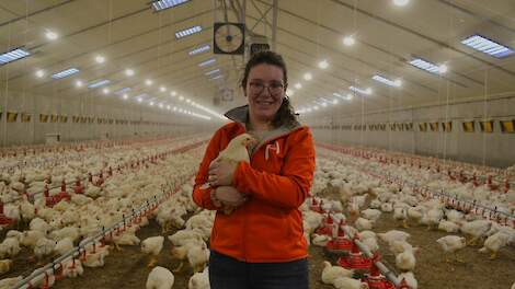 Vleeskuikenhoudster Wendy Kicken en Anne-Jo Smits uitgeroepen tot ‘Foodheld 2024’ 